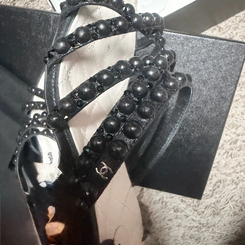 Chanel Black Beaded Slide Sandals - Women's 37.5 crackled LAMBSKIN mules - Picture 7 of 10